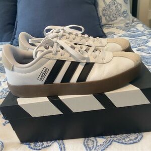 Adidas Women’s VL Court 3.0 Sneaker size 9.5